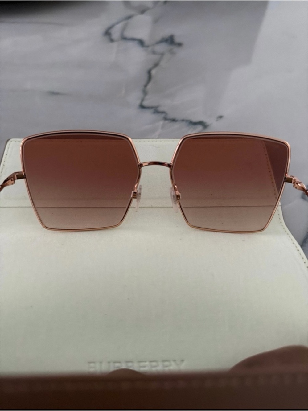 Burberry sunglasses - Picture 2 of 4
